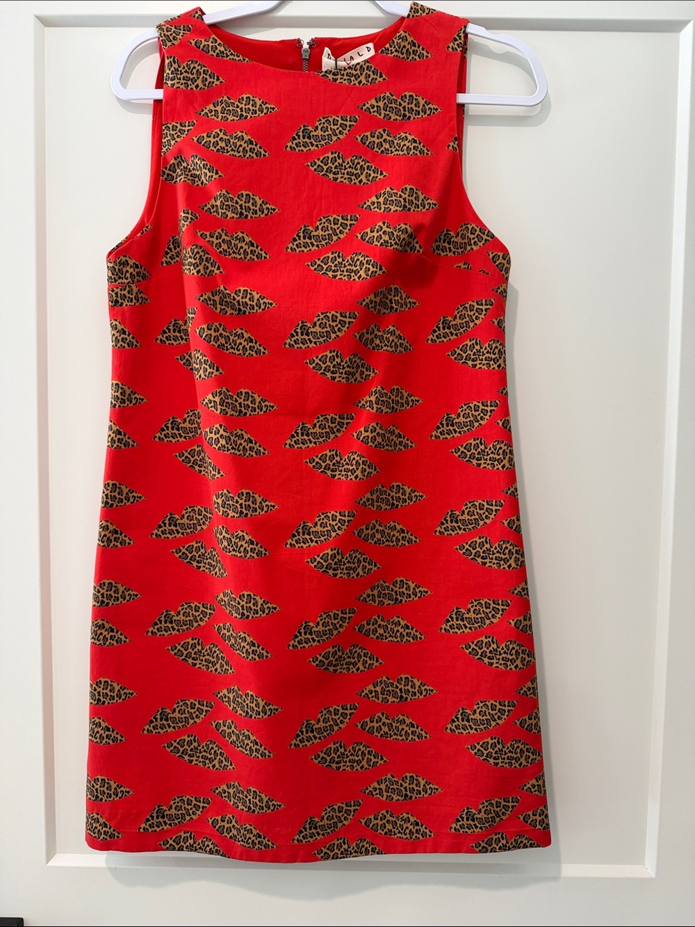 RARE Alice + Olivia + Donald Collab Red Shift Dress with Leopard Lip Print